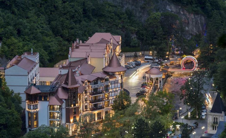 Apart-Otel Nino Borjomi Exteriör bild