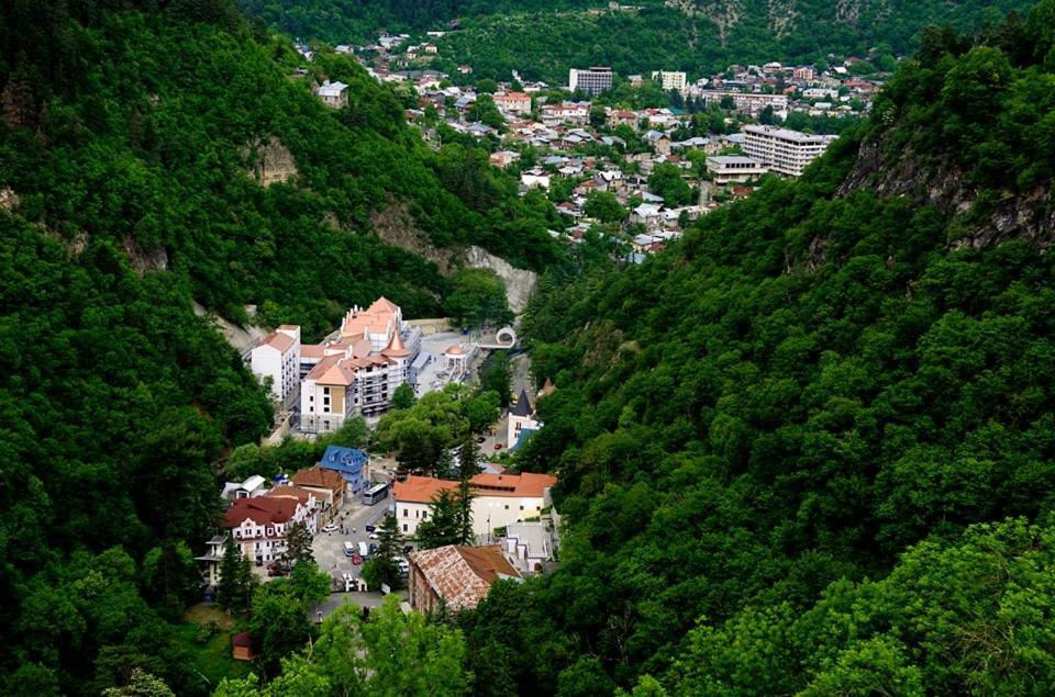 Apart-Otel Nino Borjomi Exteriör bild