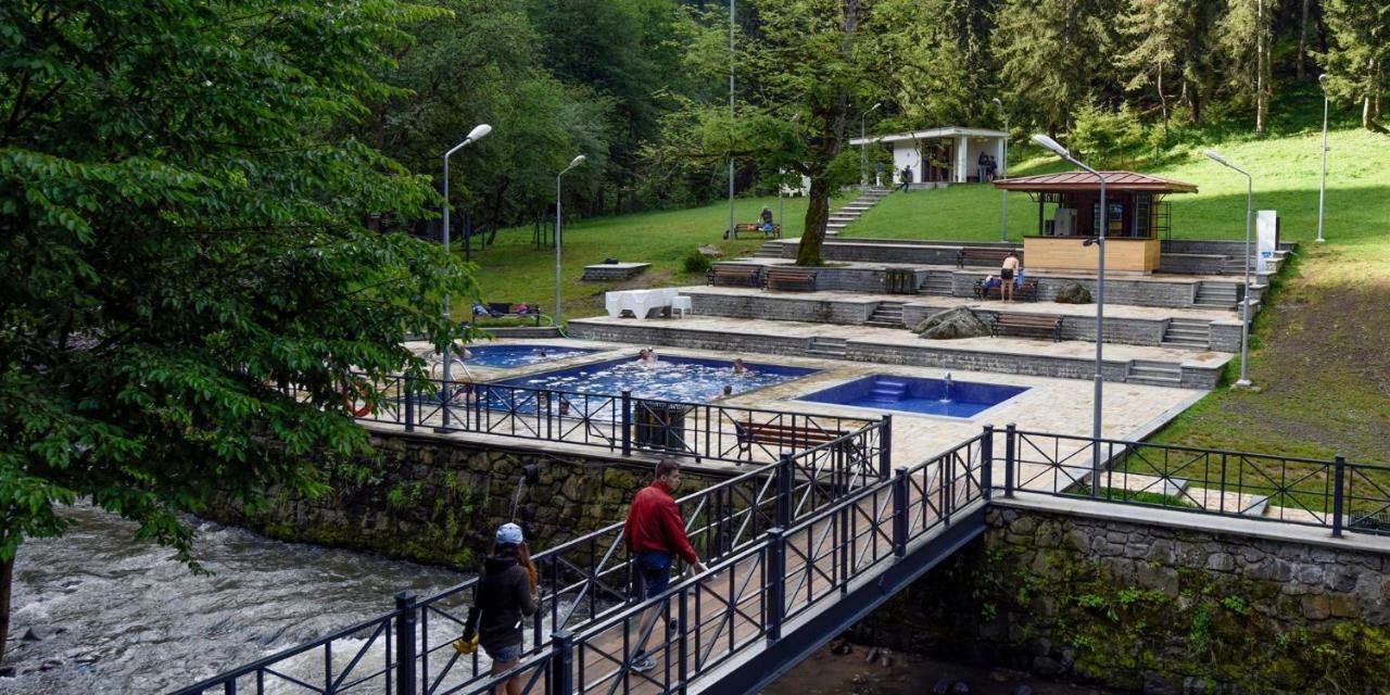 Apart-Otel Nino Borjomi Exteriör bild